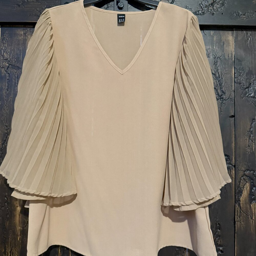 Chic Pleated Bell Sleeve Blouse – Size XL – Effortless Elegance